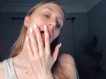 girl
        evamatthews cam image #59569