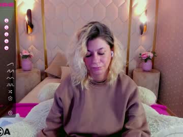 girl
        millie_milf cam image #49338