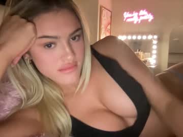 girl Latina Sex Cam with ellaxxrose