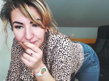 girl
        cassiejonas cam image #148360