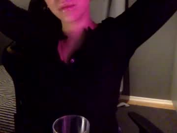 girl
        lillyandhertoyy cam image #145541