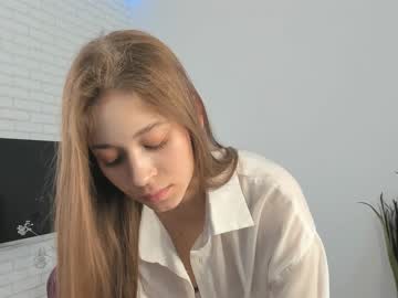 girl
        devonagrayer cam image #162092