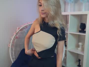 girl
        moiragrise cam image #213572