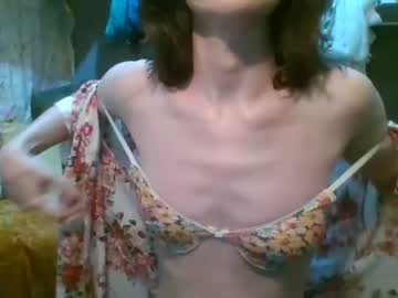 girl
        manicwhimsydreamgirl cam image #50304