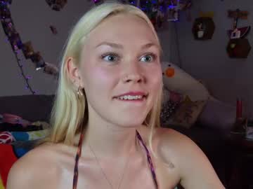 girl
        lilfknsquirt cam image #263552