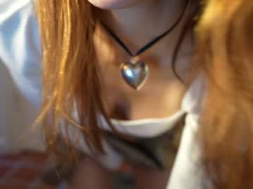 girl
        ellaa91 cam image #6583