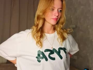 girl
        philippagales cam image #261992