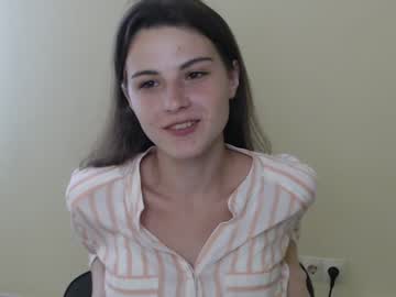 girl
        chamomile19 cam image #98681