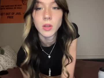 girl
        kimandcleo cam image #221544