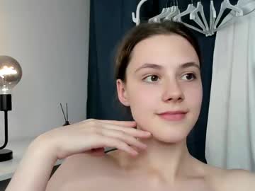 girl
        _hellsbells_ cam image #173387