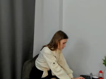 girl
        juliamoorea cam image #107358
