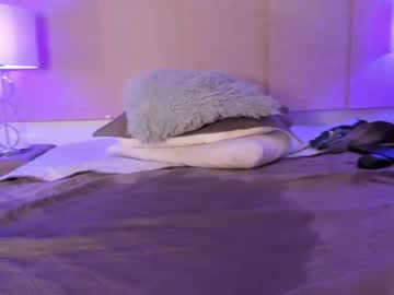 girl
        kaitlyn__brown cam image #65346