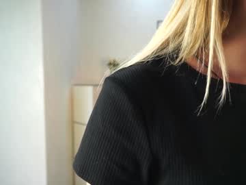 girl
        pollycilley cam image #195333