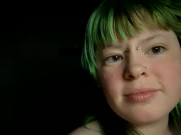 girl
        ravyn_xoxo cam image #230236