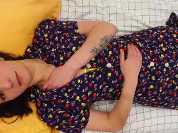 girl
        olive_fox cam image #82004