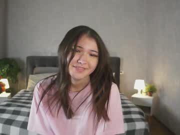 girl
        edytenderson cam image #198030