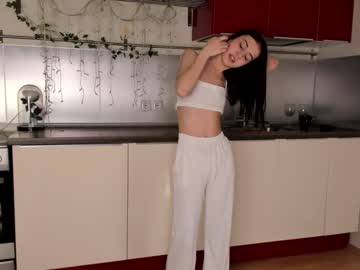 girl
        susanhuynh cam image #76344