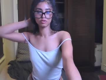 girl
        ivy_sinclair cam image #158046