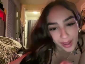 girl
        thestormii cam image #246742