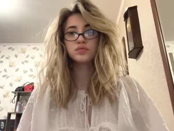 girl
        dawnbluett cam image #251628