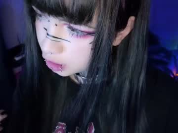 girl
        i_died_again cam image #84451