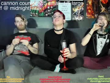 couple
        thecouchcast cam image #46226