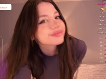 girl
        moon__blossom cam image #76647