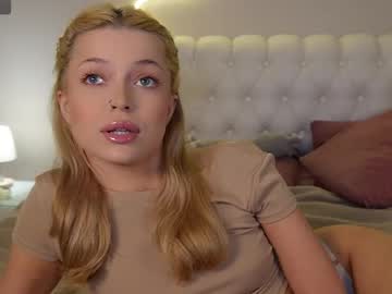 girl Latina Sex Cam with kellypeachpie