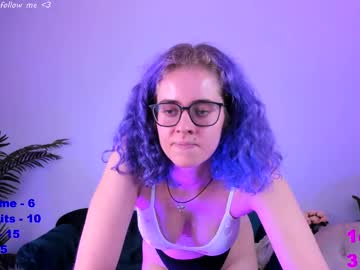 girl
        evelyn_ray cam image #210176