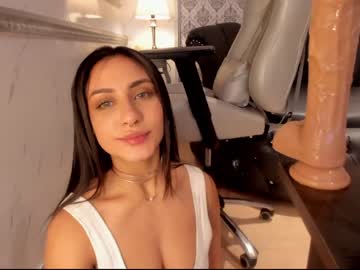 girl
        bellaxxx_ cam image #13138