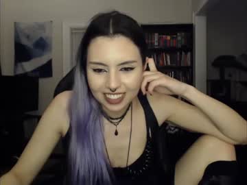 girl
        runacrow cam image #85306