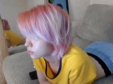 girl
        karinalin18 cam image #58171
