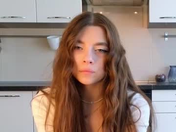 girl
        philomenagallant cam image #169400