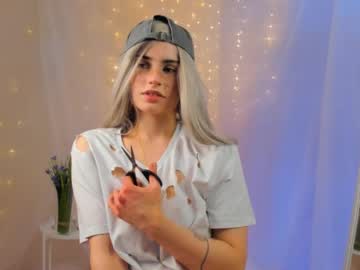 girl
        peggy_blonde cam image #179194