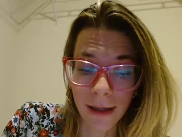 girl
        naomi_reah cam image #127912