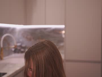 girl
        dream_beam cam image #227666