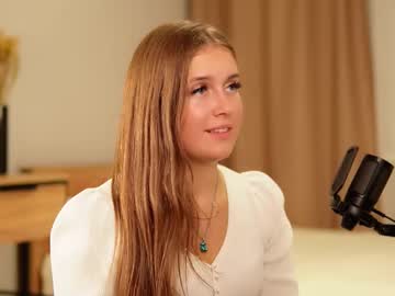girl
        elvinagallamore cam image #204186