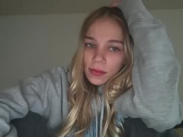 couple
        chloe_damian cam image #261211
