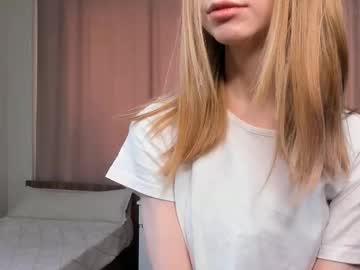 girl
        lynetcheckley cam image #256385