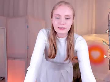 girl
        katrinfjord cam image #247397
