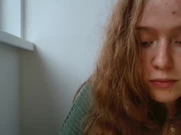 girl
        bonniecain cam image #117991