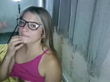 couple
        thewitchhot cam image #215047