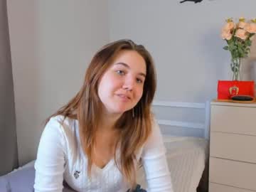 girl
        cwenehails cam image #164705