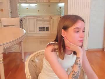 girl
        harrieteasley cam image #205674