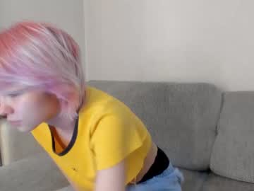 girl
        karinalin18 cam image #58138