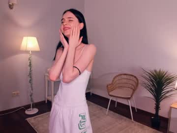 girl
        mariamhailey cam image #149035