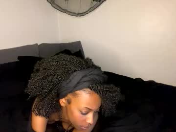 girl Latina Sex Cam with trixie_luv