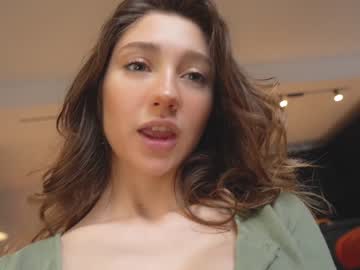 girl Latina Sex Cam with mia_elfie
