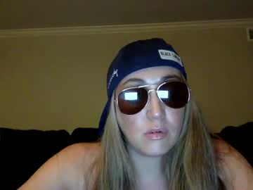 girl
        greenjean420 cam image #100350