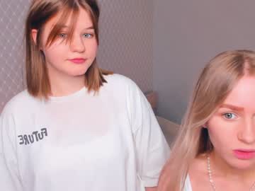 couple
        chelsea_dream_ cam image #171729
